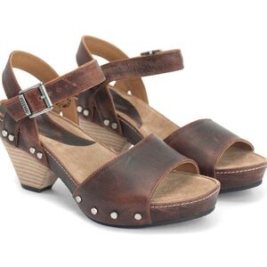 Fluevog Low Rule Gardiner brown leather sandals